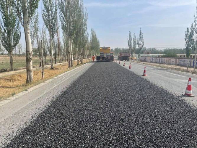 政務動態(tài)|甘州公路段s301線路面預防性養(yǎng)護工程同步碎石封層全面開工